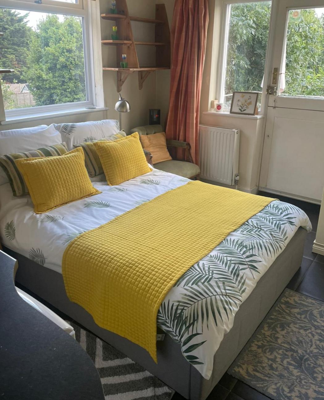 Entire Studio With Private Parking And Balcony Apartment Southend-on-Sea Luaran gambar